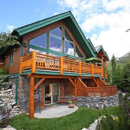A Bear And Bison Country Inn Canmore Exteriér fotografie