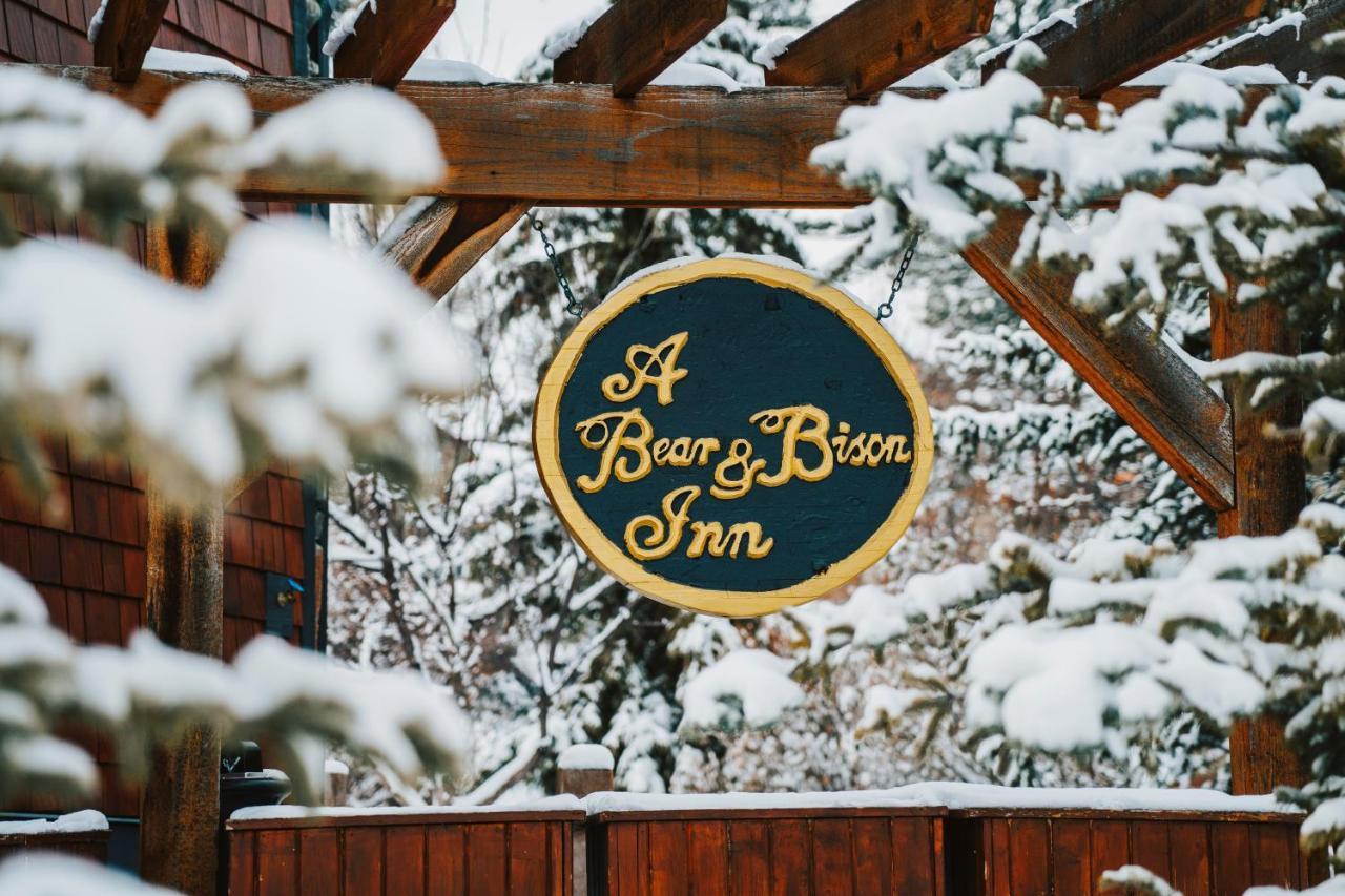 A Bear And Bison Country Inn Canmore Exteriér fotografie