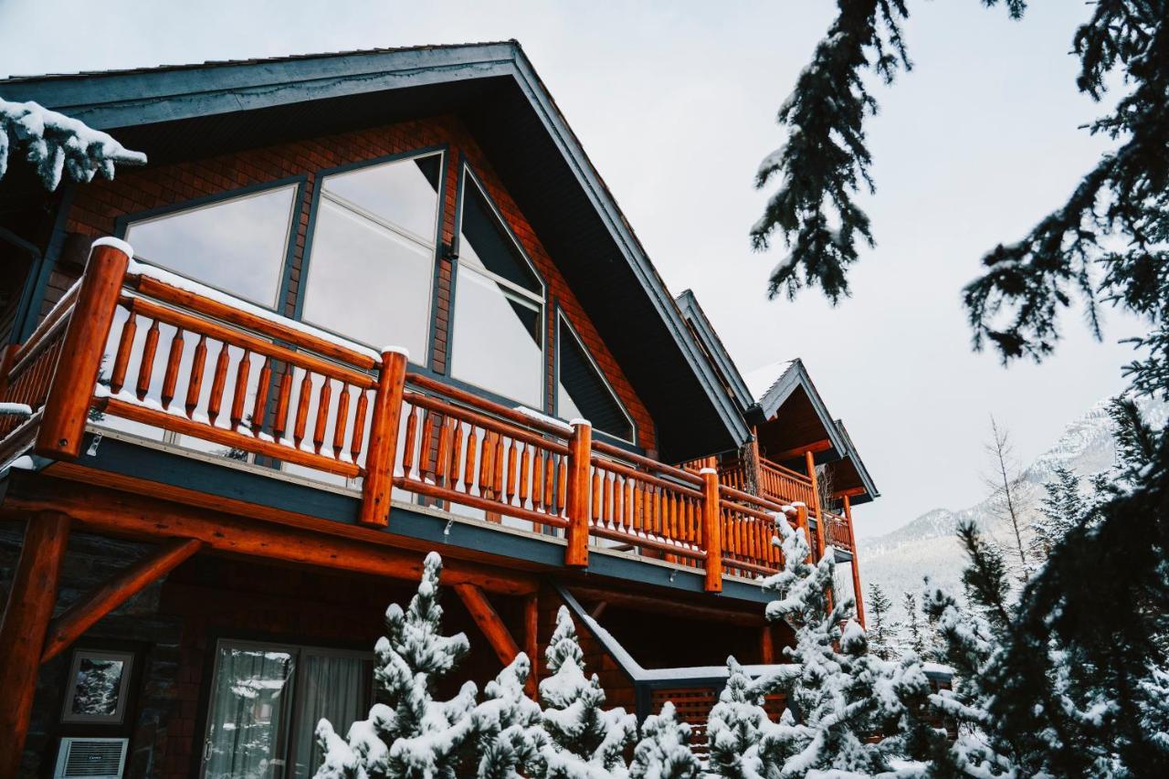 A Bear And Bison Country Inn Canmore Exteriér fotografie