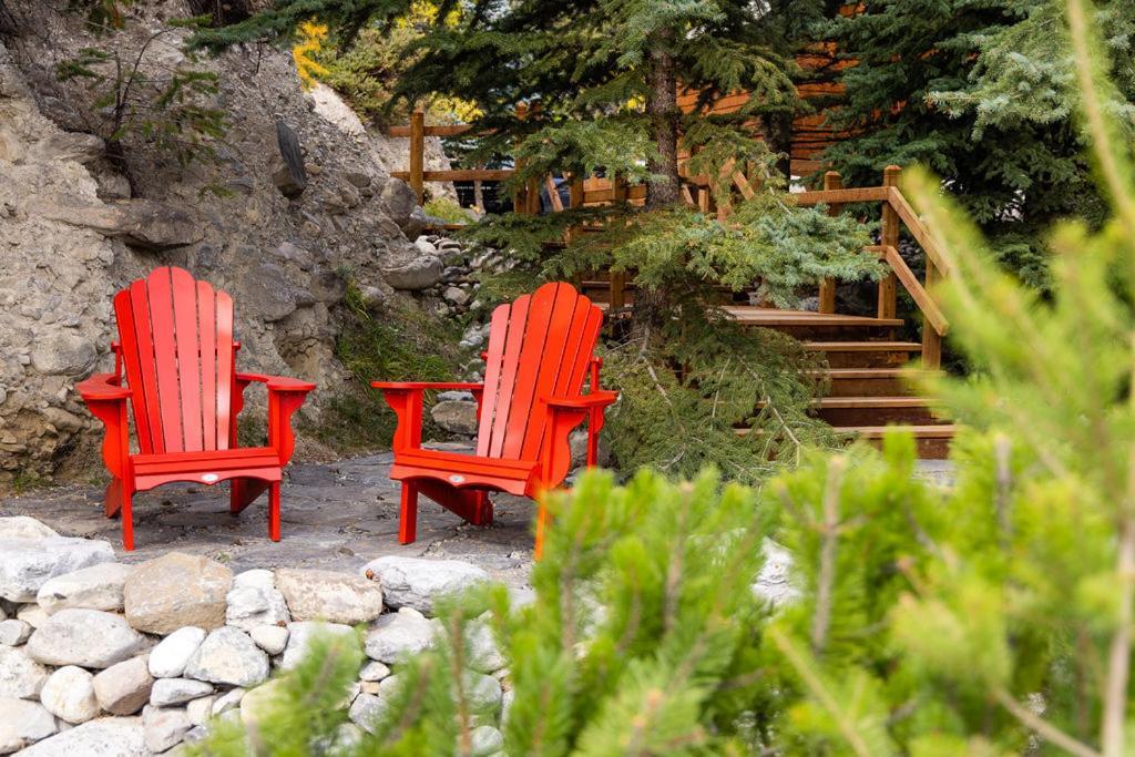 A Bear And Bison Country Inn Canmore Exteriér fotografie