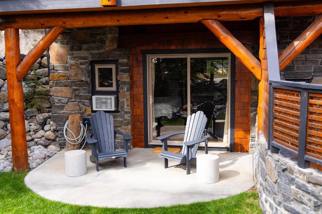 A Bear And Bison Country Inn Canmore Exteriér fotografie