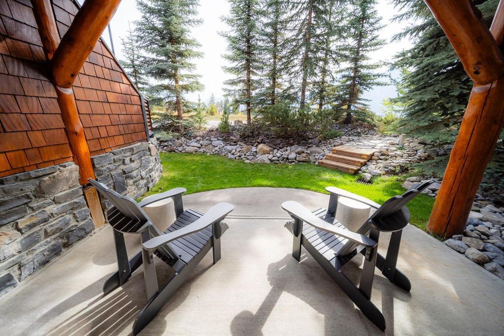 A Bear And Bison Country Inn Canmore Exteriér fotografie