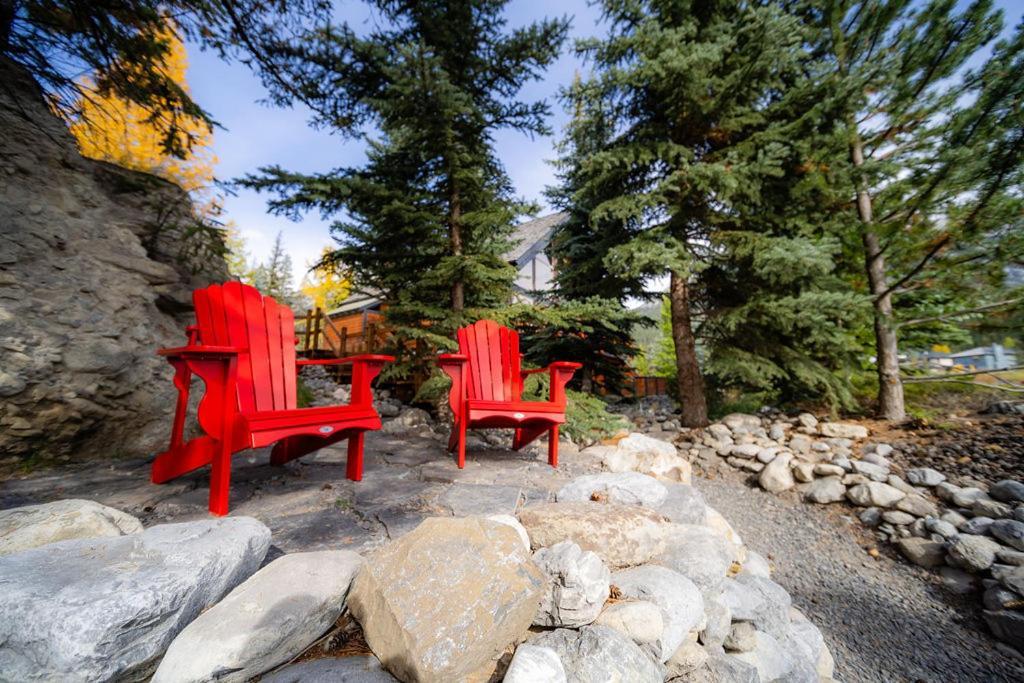 A Bear And Bison Country Inn Canmore Exteriér fotografie