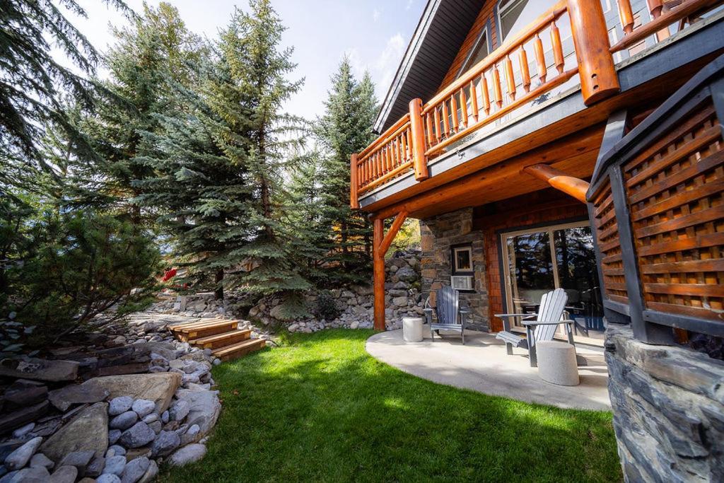 A Bear And Bison Country Inn Canmore Exteriér fotografie