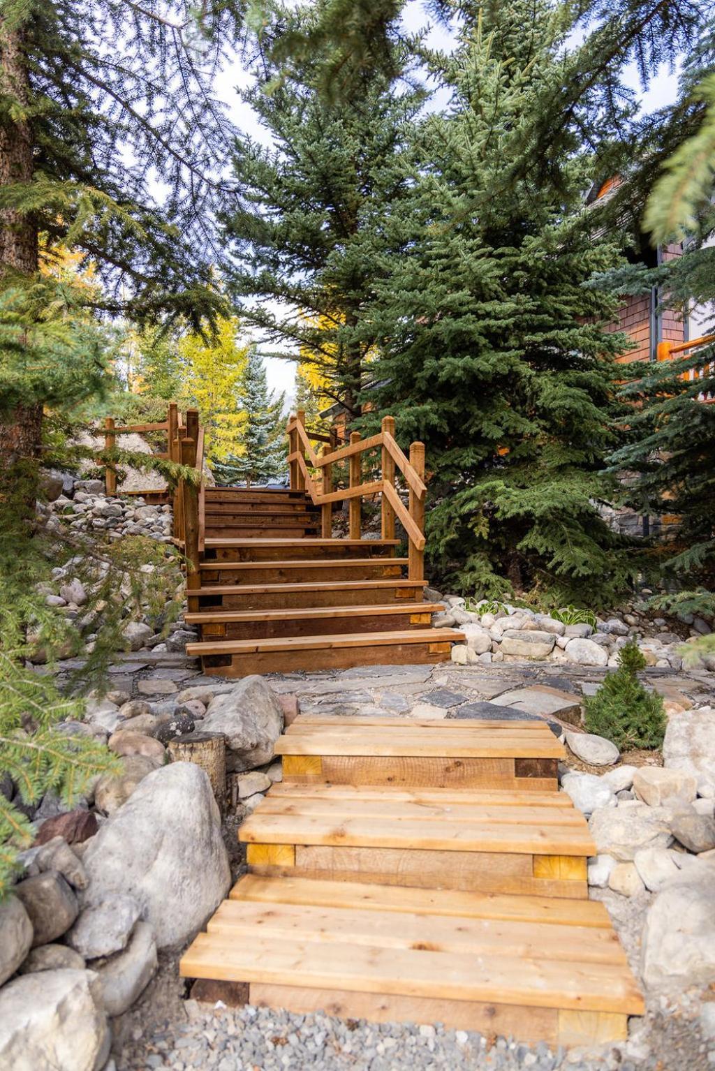A Bear And Bison Country Inn Canmore Exteriér fotografie