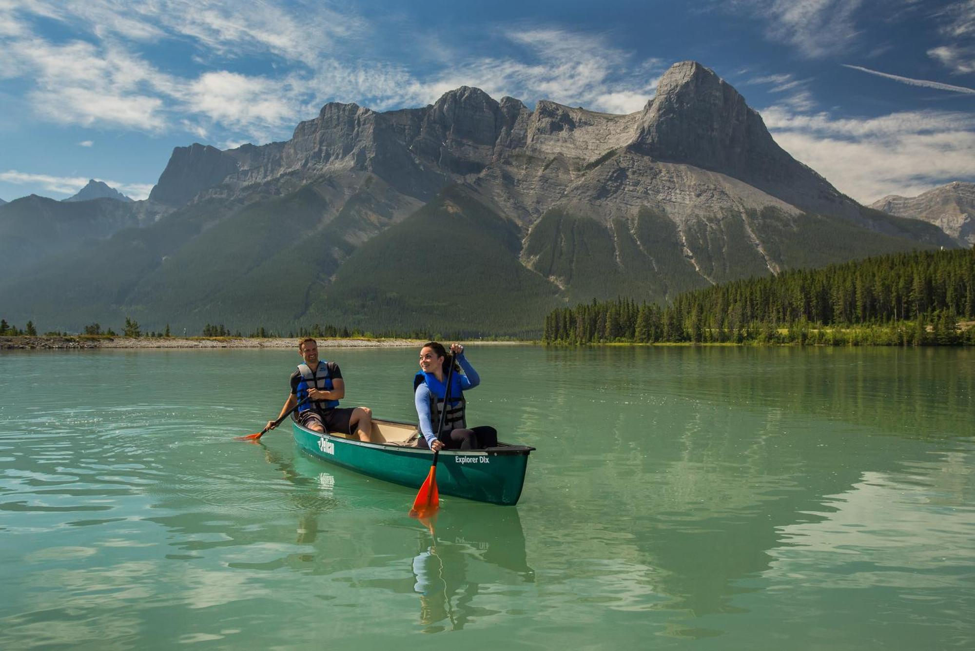 A Bear And Bison Country Inn Canmore Exteriér fotografie