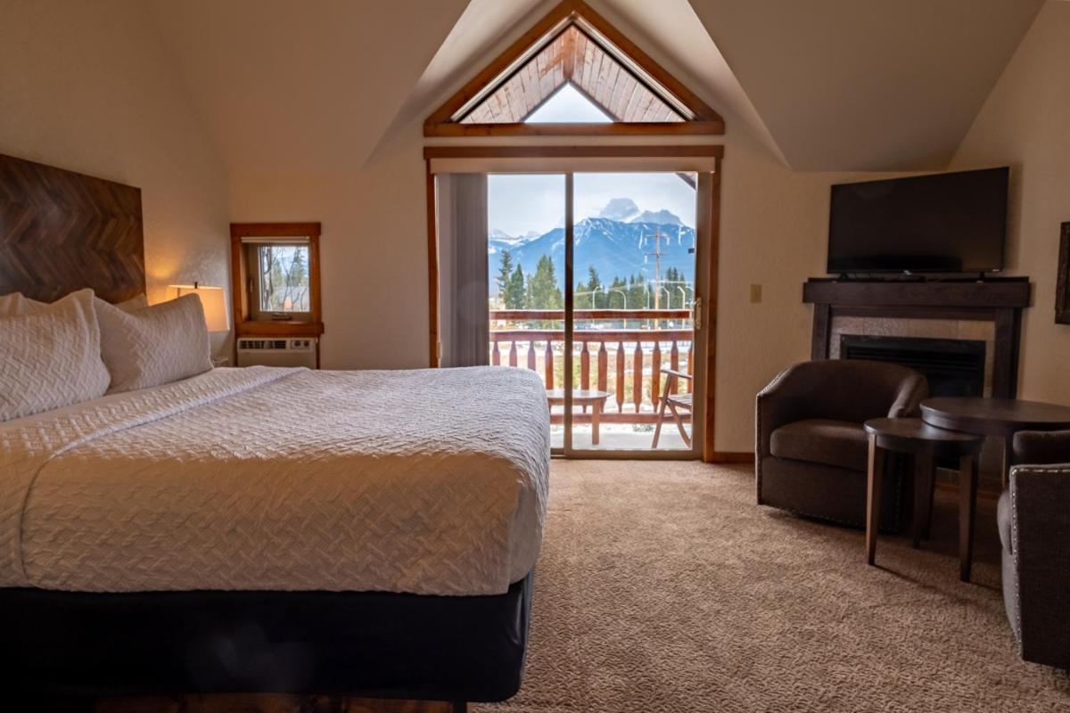 A Bear And Bison Country Inn Canmore Exteriér fotografie