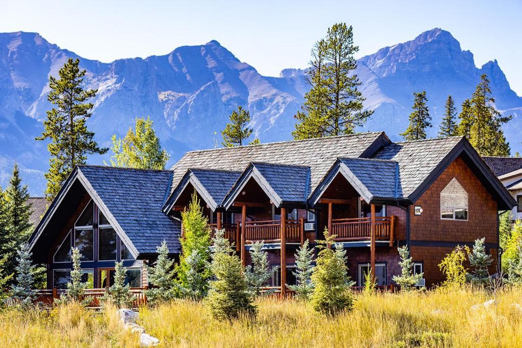 A Bear And Bison Country Inn Canmore Exteriér fotografie