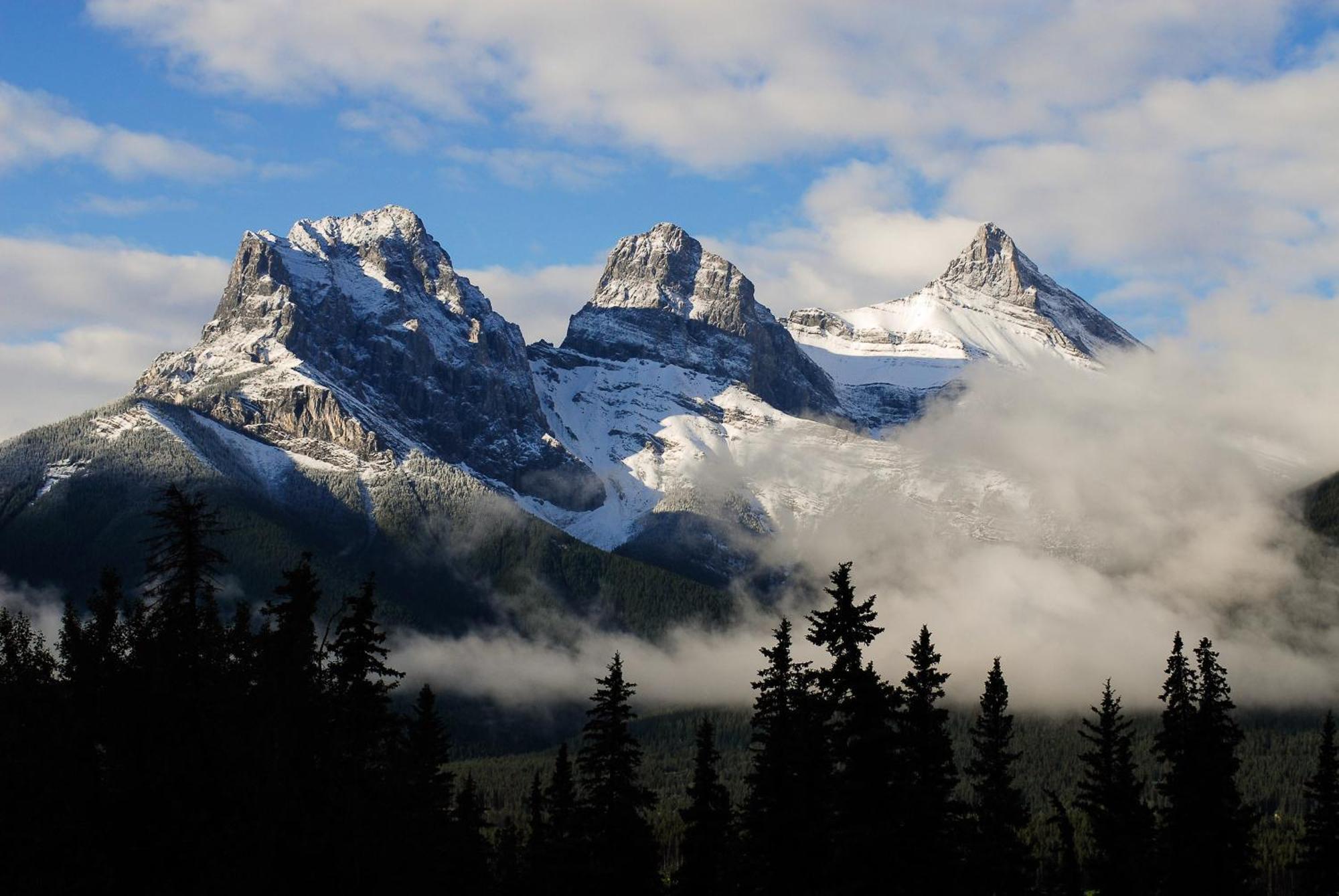 A Bear And Bison Country Inn Canmore Exteriér fotografie