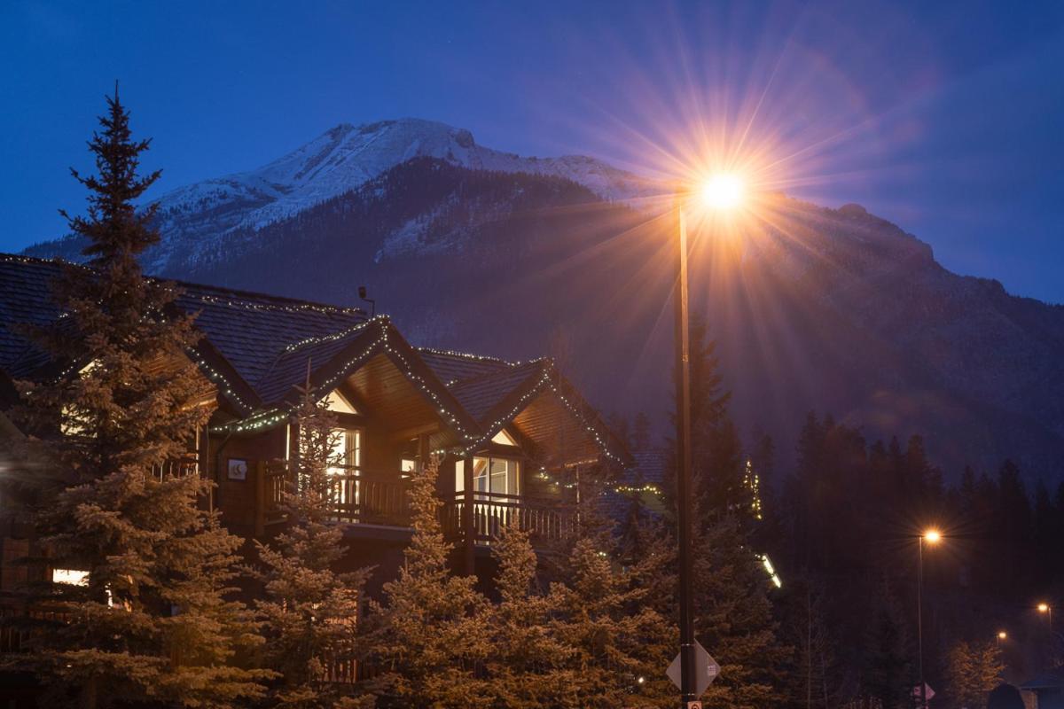 A Bear And Bison Country Inn Canmore Exteriér fotografie