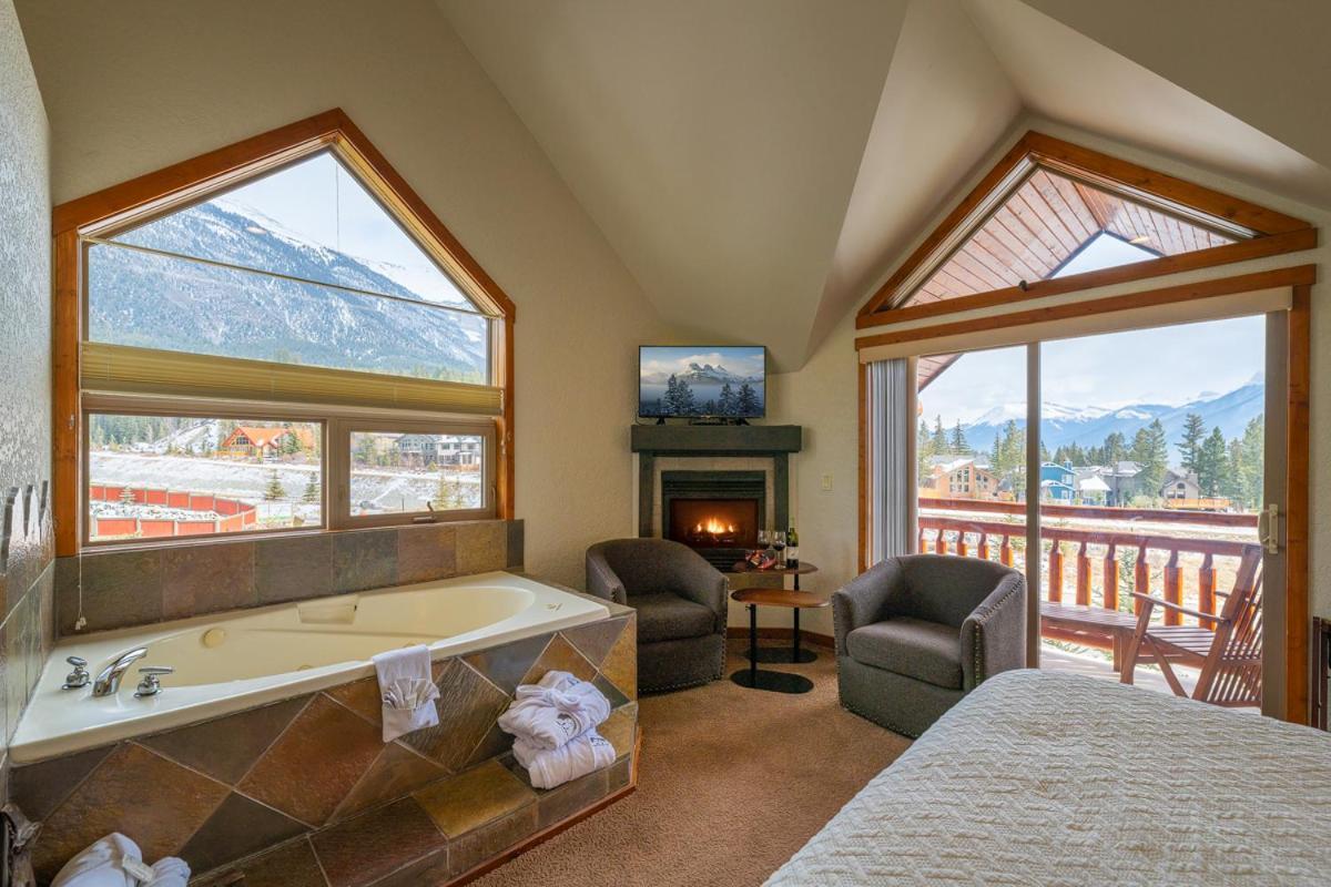 A Bear And Bison Country Inn Canmore Exteriér fotografie