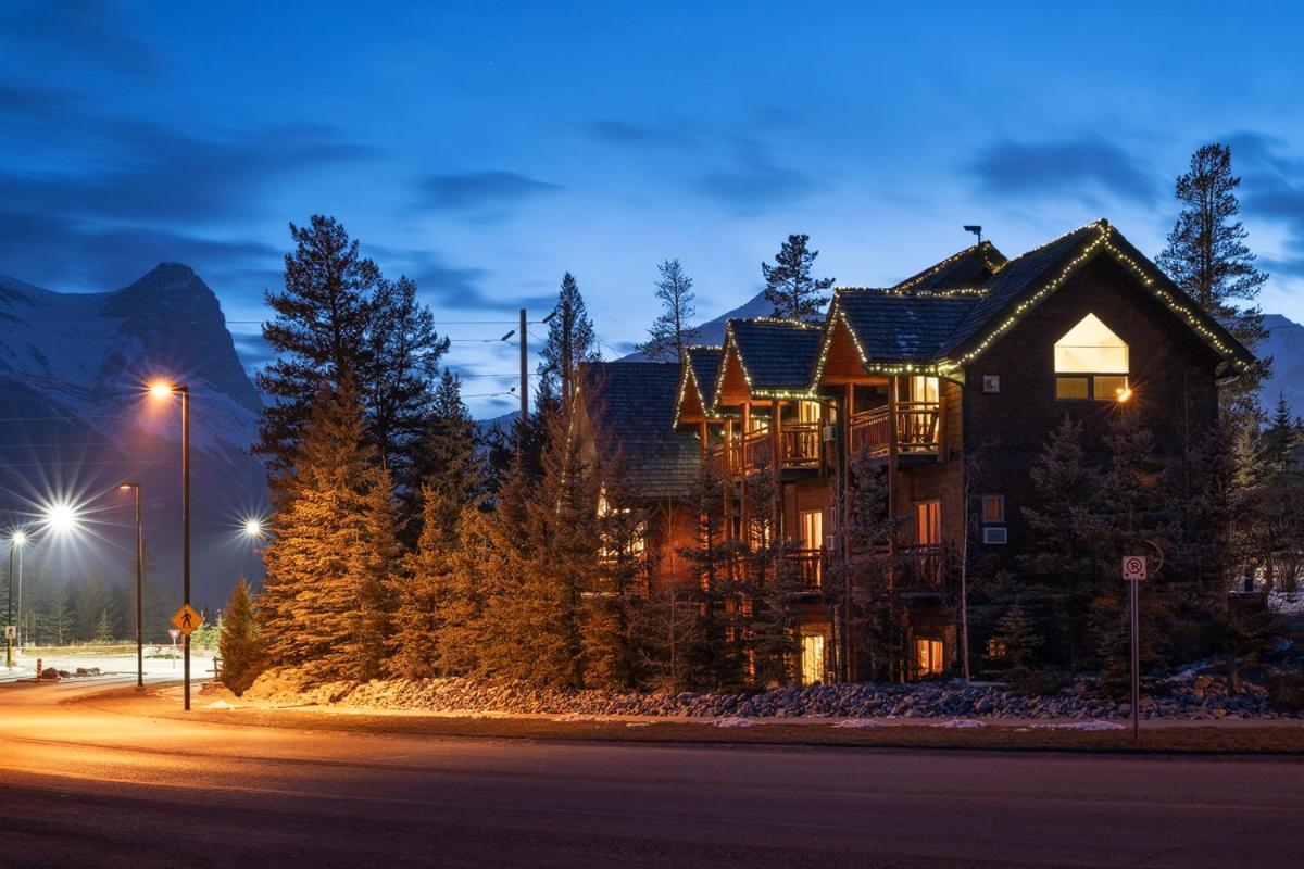 A Bear And Bison Country Inn Canmore Exteriér fotografie