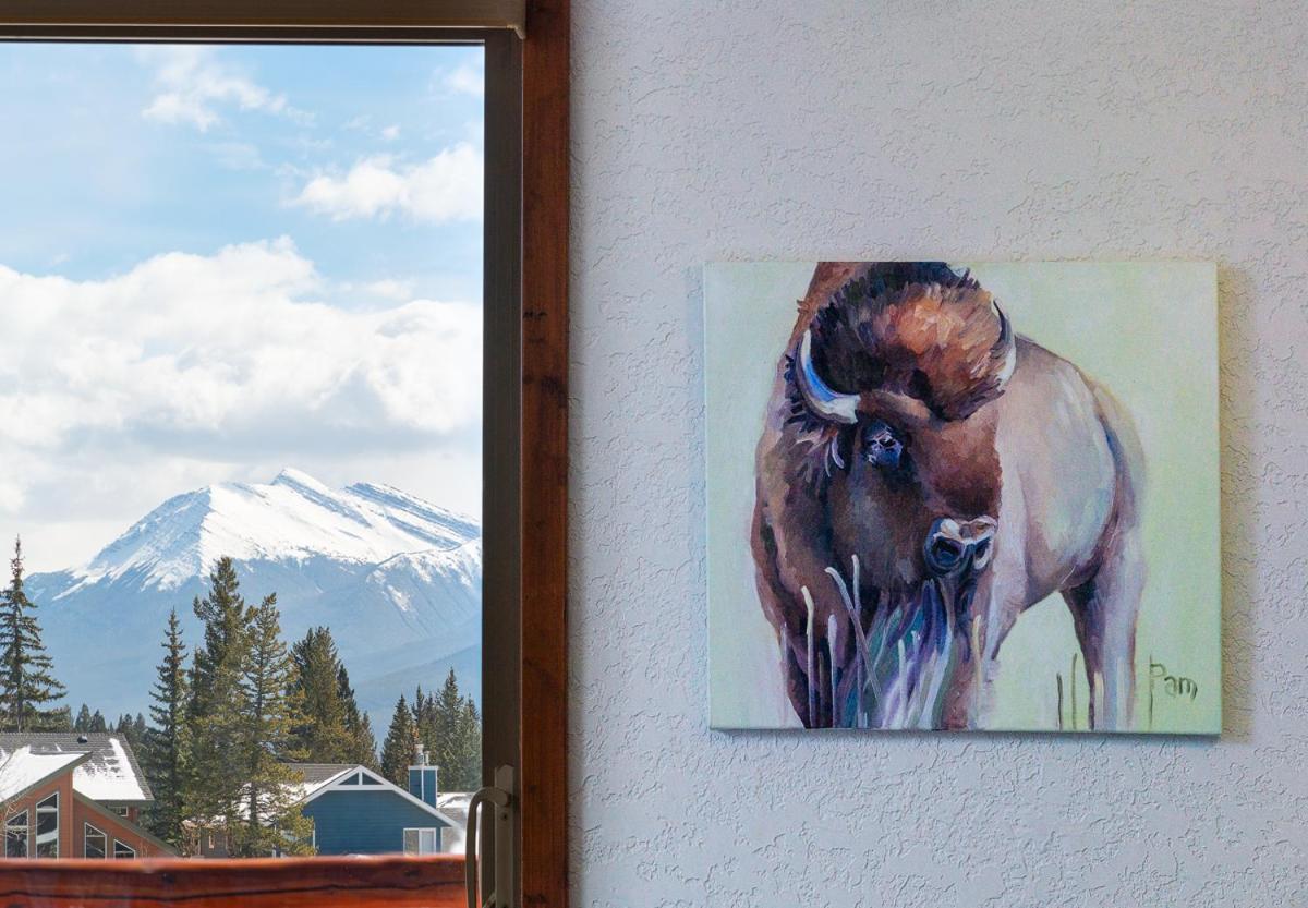 A Bear And Bison Country Inn Canmore Exteriér fotografie