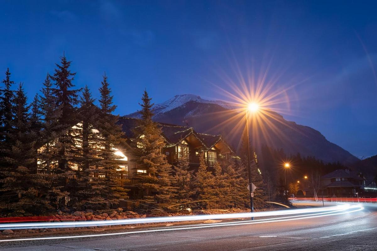 A Bear And Bison Country Inn Canmore Exteriér fotografie