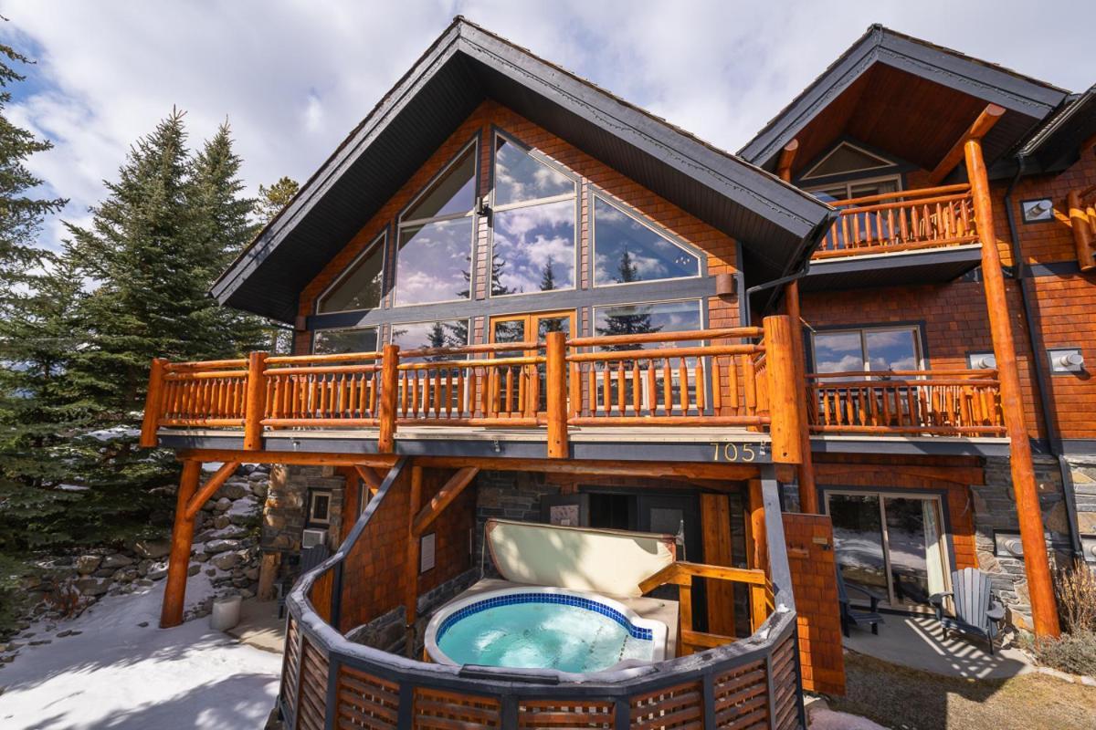 A Bear And Bison Country Inn Canmore Exteriér fotografie