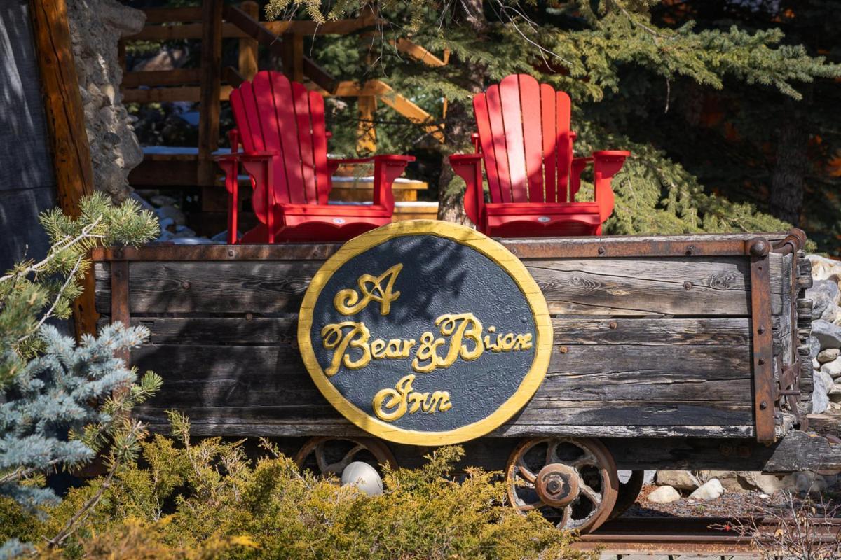 A Bear And Bison Country Inn Canmore Exteriér fotografie